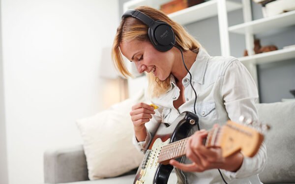 Roland RH-5 Headphones UAE – Comfortable, Accurate & Affordable