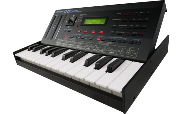 D-05 Linear Synthesizer