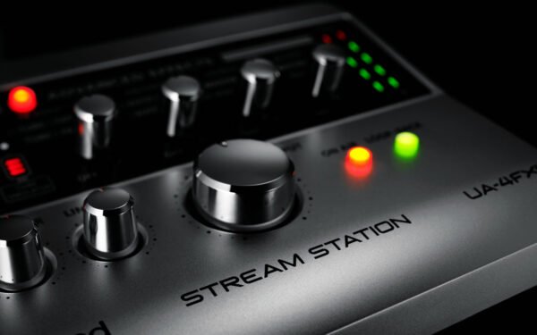 UA-4FX2 STREAM STATION