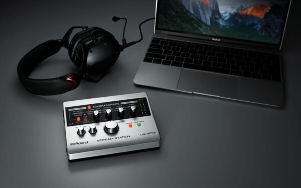 UA-4FX2 STREAM STATION